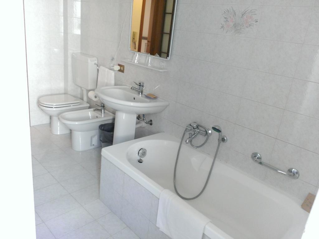 Rossobarolo Hotel Bilik gambar