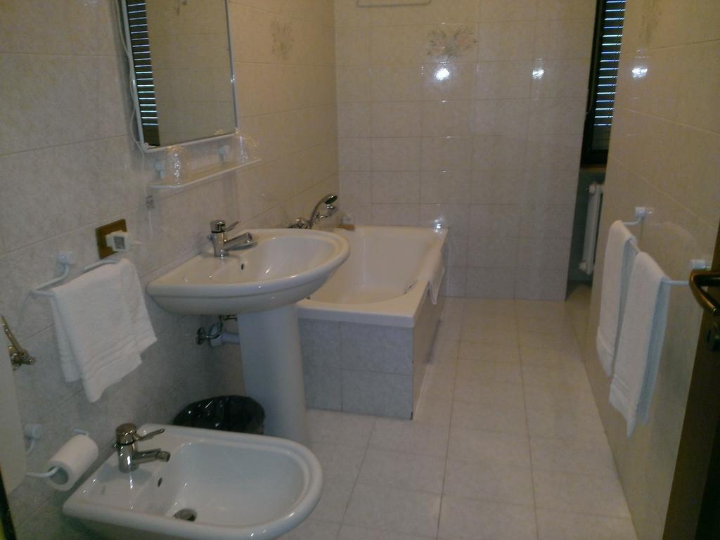 Rossobarolo Hotel Luaran gambar